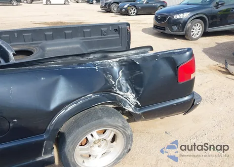 2002 Chevrolet S-10 Ls z USA, uszkodzony, nr VIN 1GCCS19W928151122